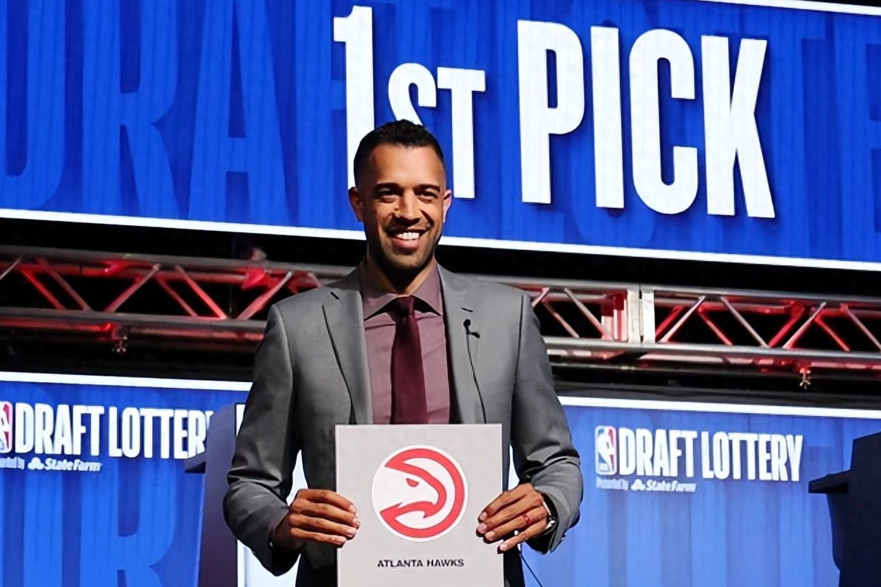 反败为胜引爆全场！，TheShy意外战胜公牛引发球迷热议(theshy比赛)