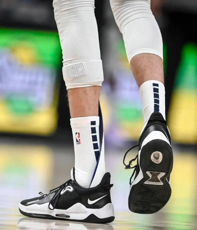 NBA常规赛转会风云：丹佛掘金盯上锋线强援，赵继伟或成交易筹码(搏击俱乐部比赛完整版)